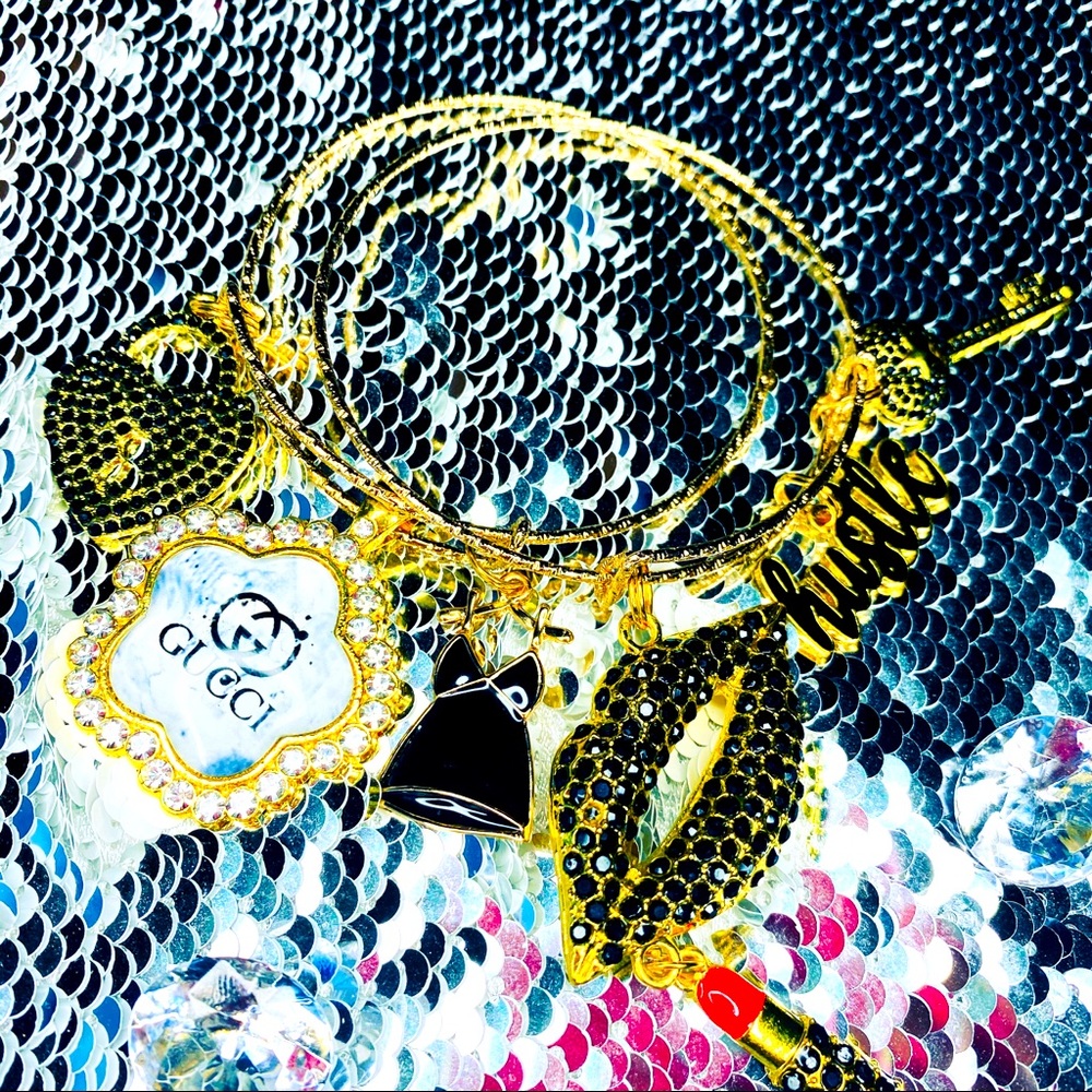 Charm bracelet set